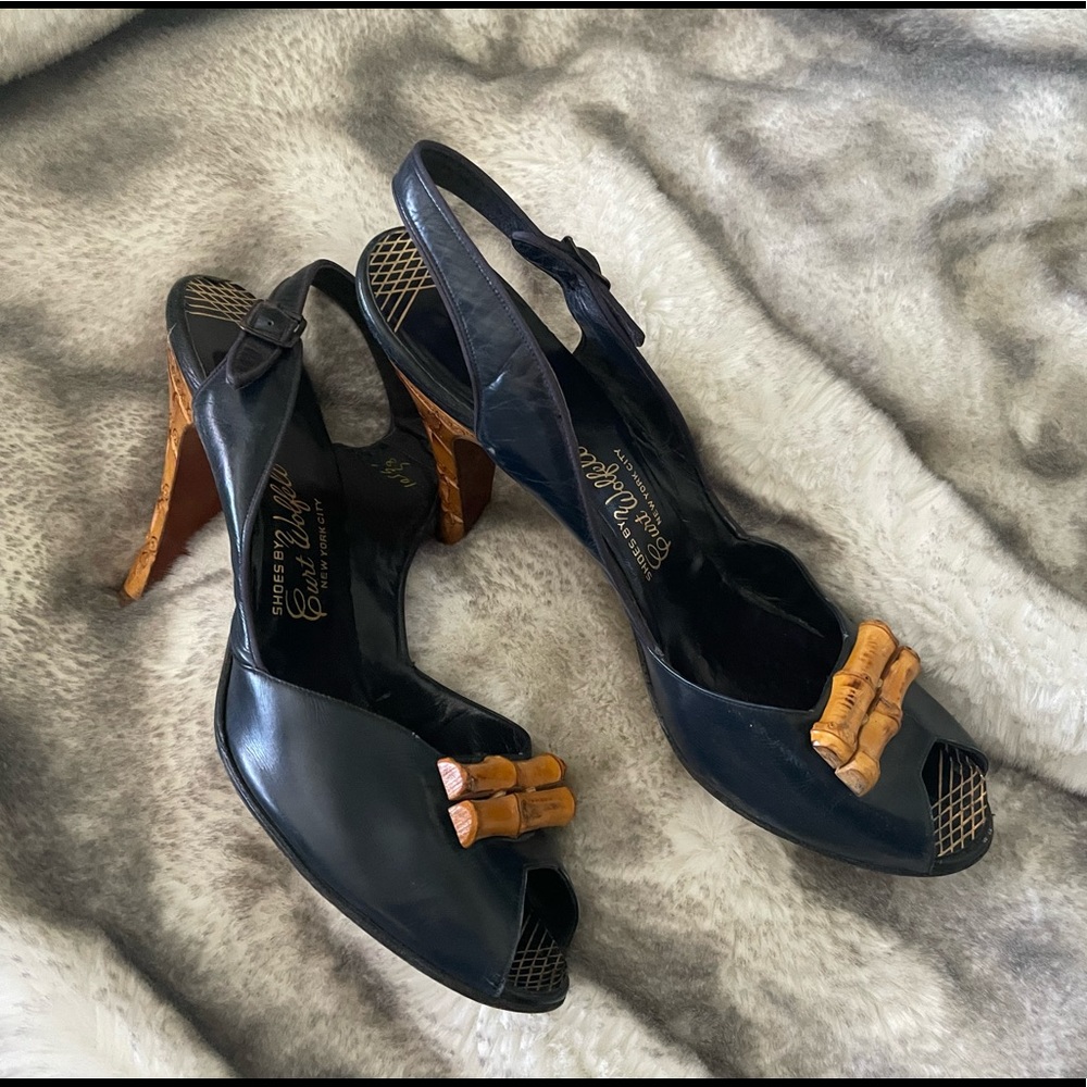 True vintage heels approx size 7